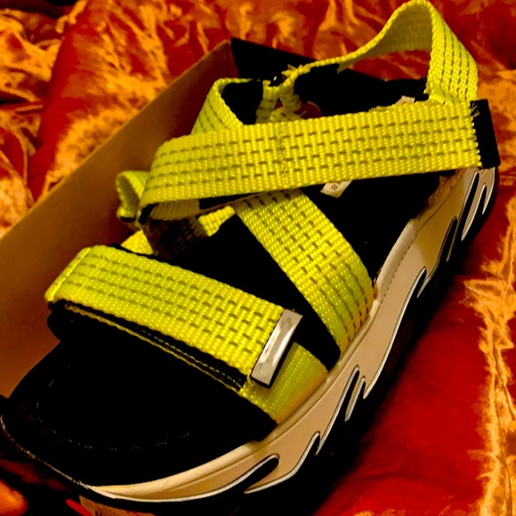 ZARA • TRAFALUC SANDAL • NEVER WORN